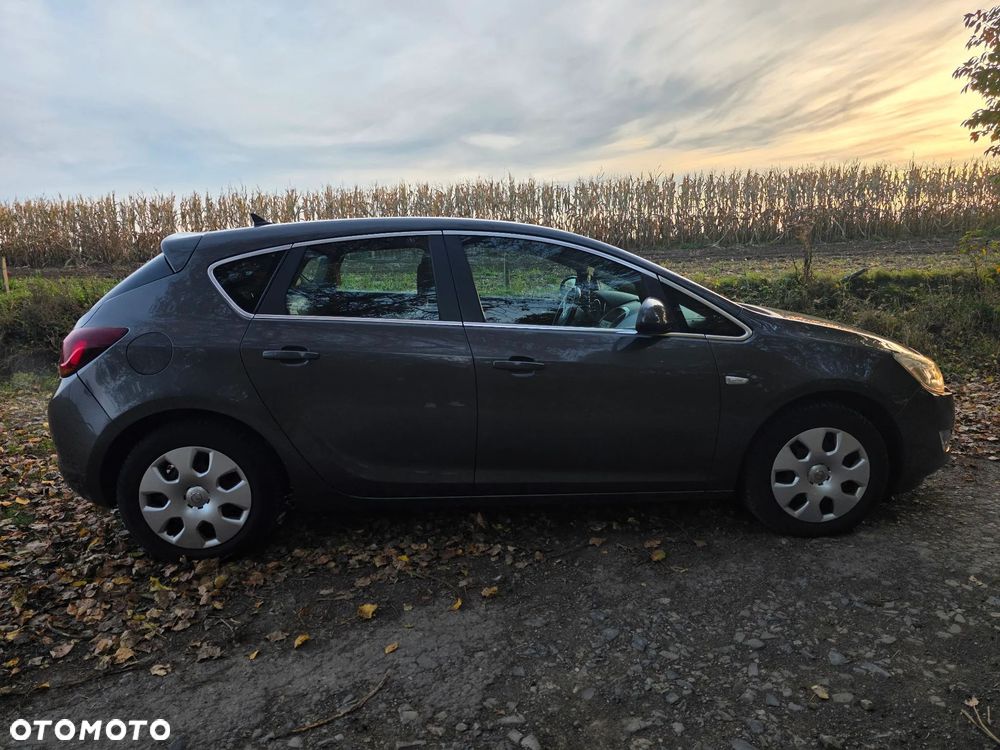 Opel Astra IV 1.4 T Cosmo - 9