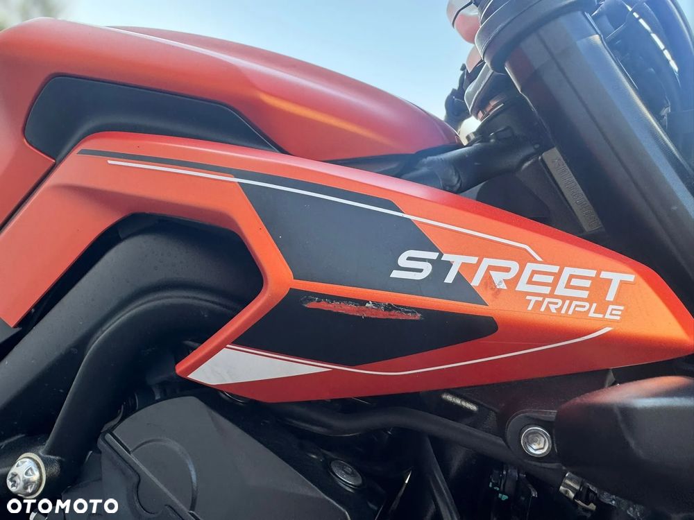 Triumph Street Triple - 21