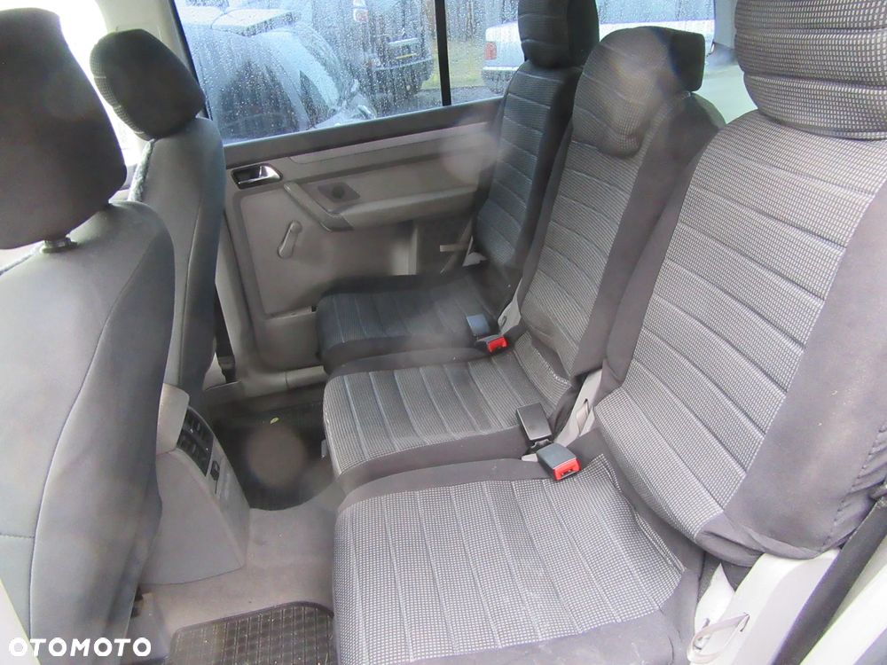Volkswagen Touran 1.6 FSI - 14