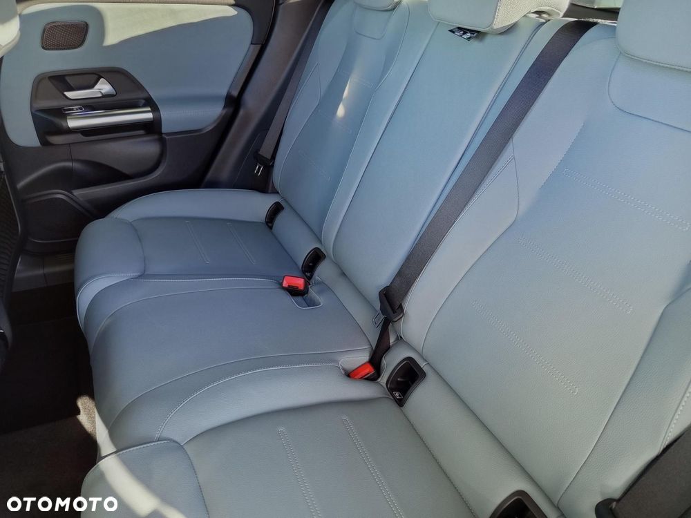 Mercedes-Benz GLA - 10