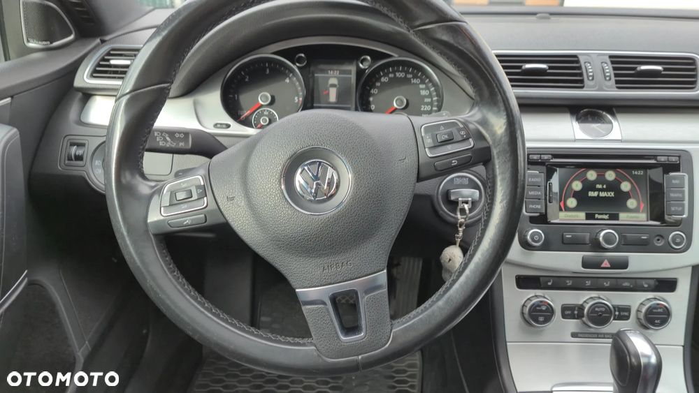 Volkswagen Passat - 11