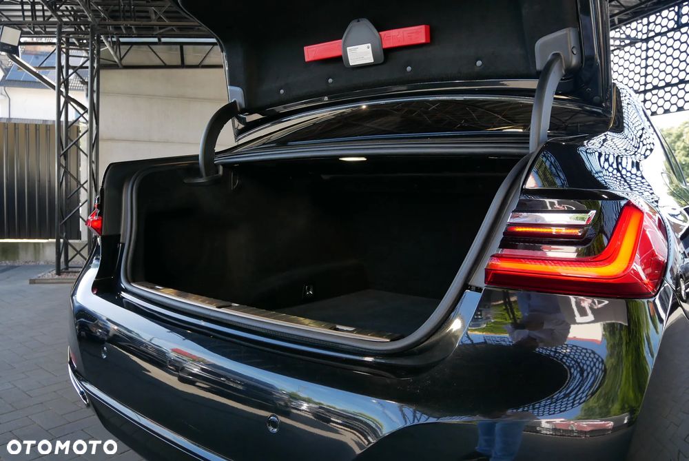 BMW Seria 7 750Li xDrive - 33