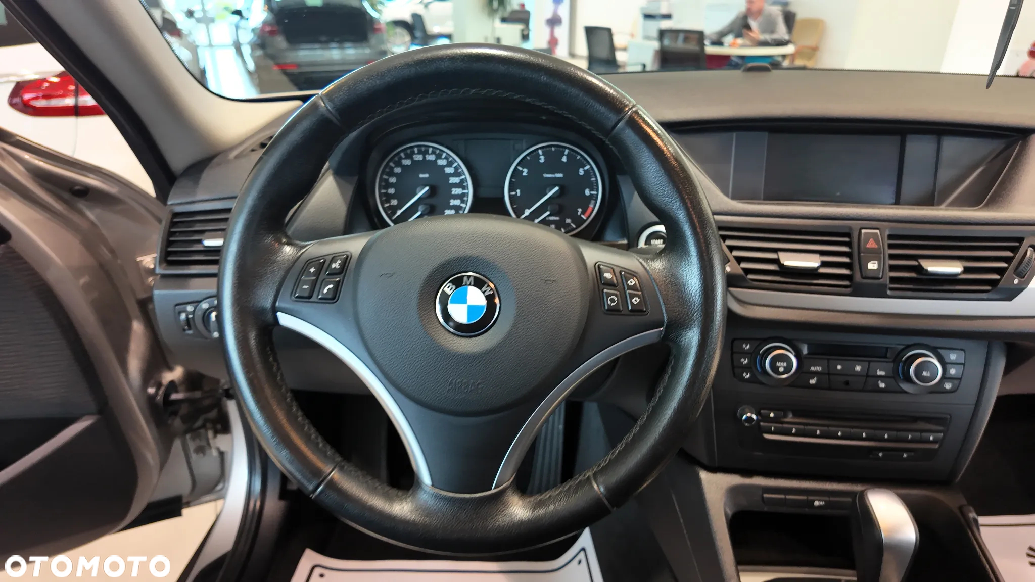 BMW X1 sDrive18i - 25
