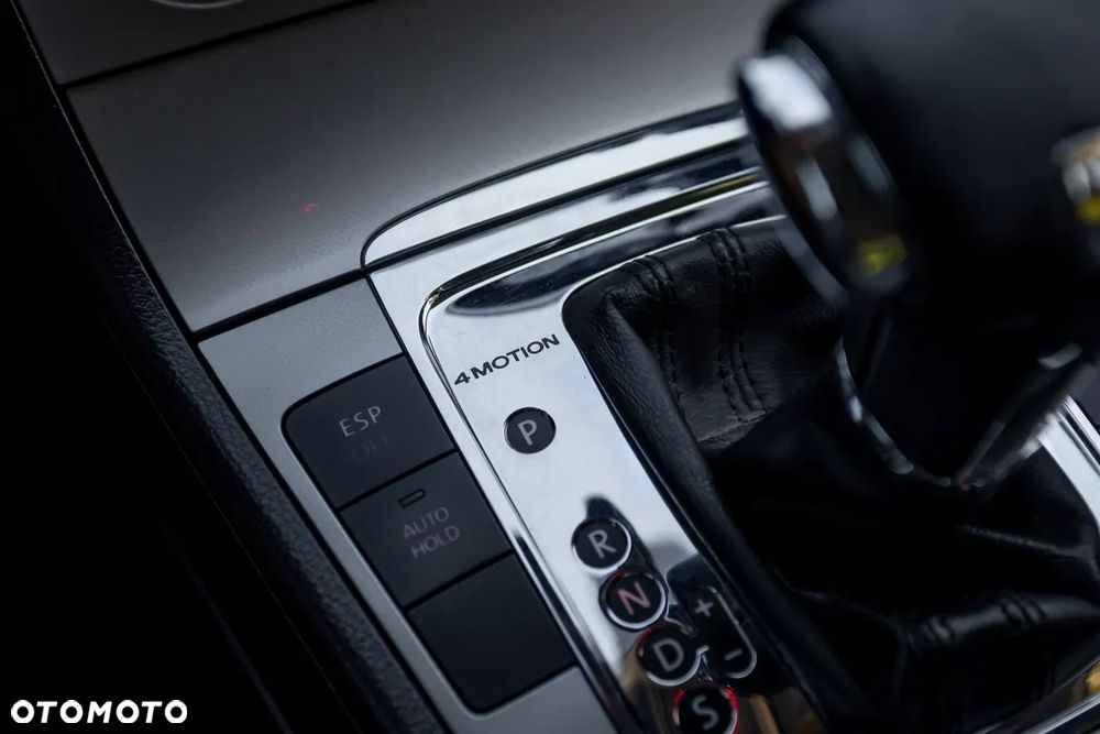 Volkswagen Passat Variant 3.2 V6 FSI 4Motion DSG Highline - 28