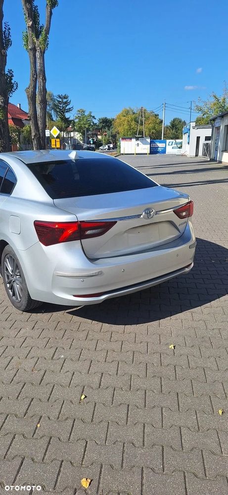 Toyota Avensis 2017 photo 2