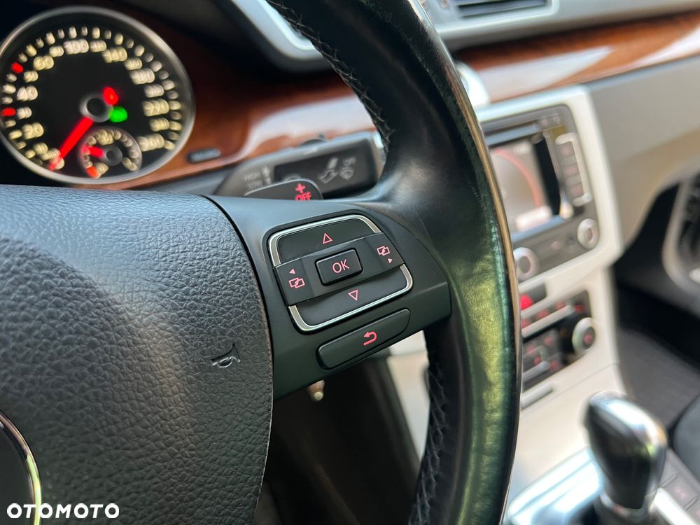 Volkswagen Passat - 19