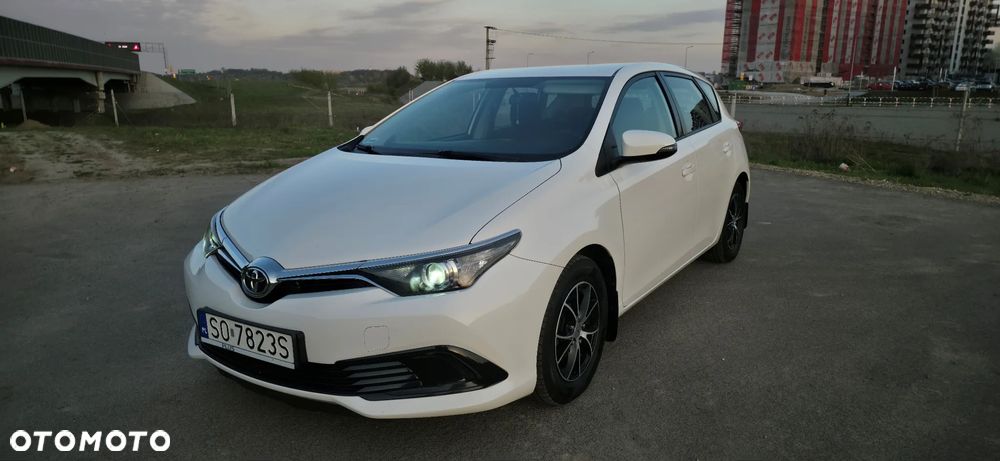 Toyota Auris 1.33 VVT-i Premium Comfort - 1