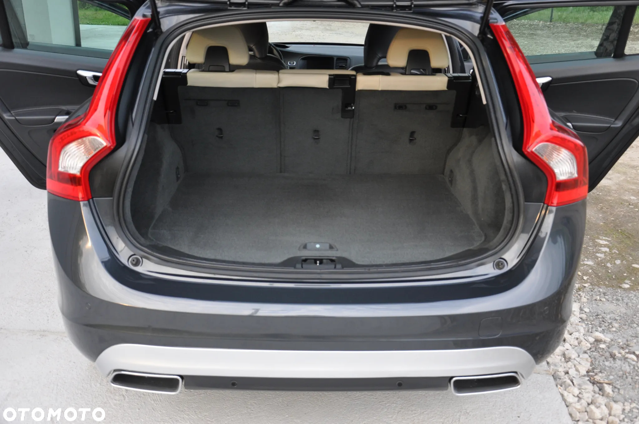 Volvo V60 D4 Drive-E R-Design Summum - 30