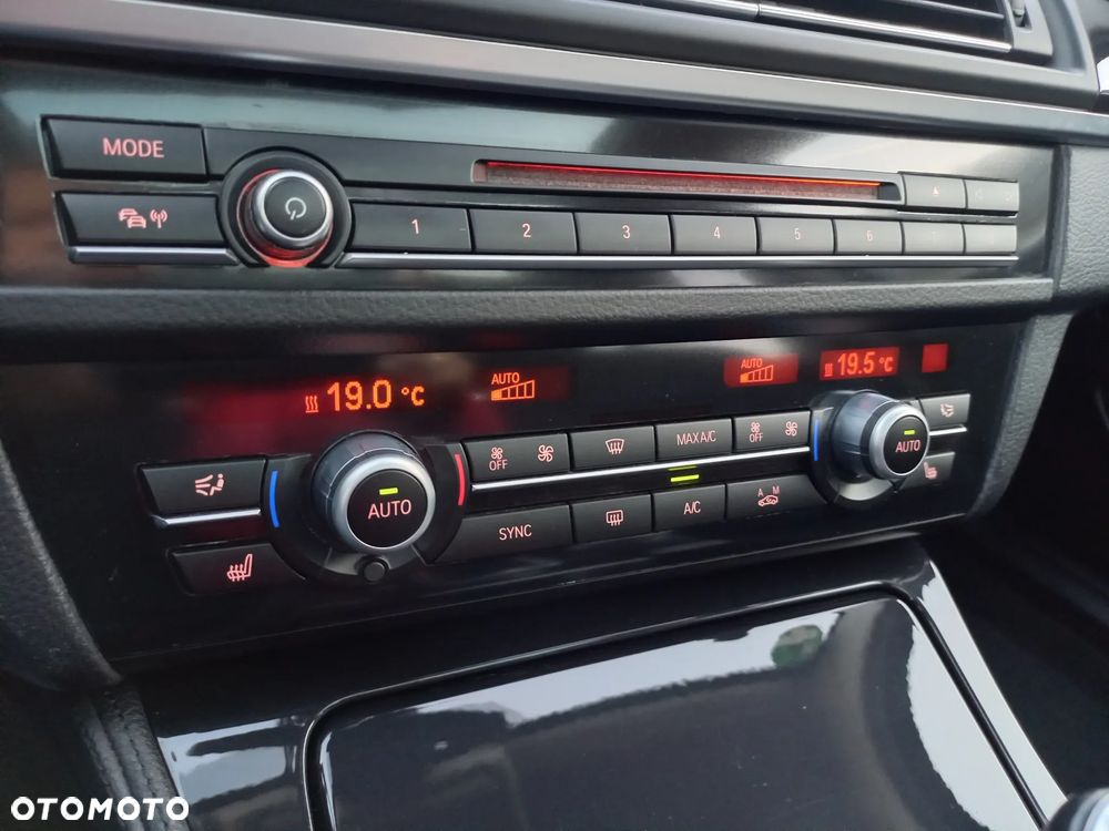 BMW Seria 5 520d - 32