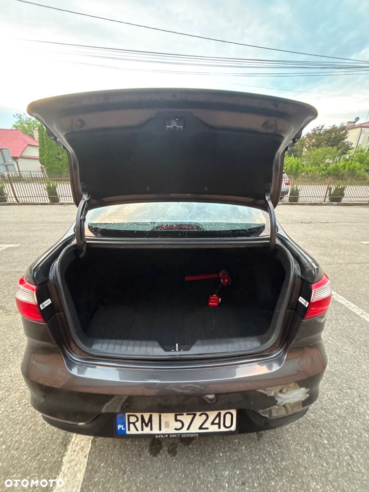 Kia Rio 1.2 L - 8