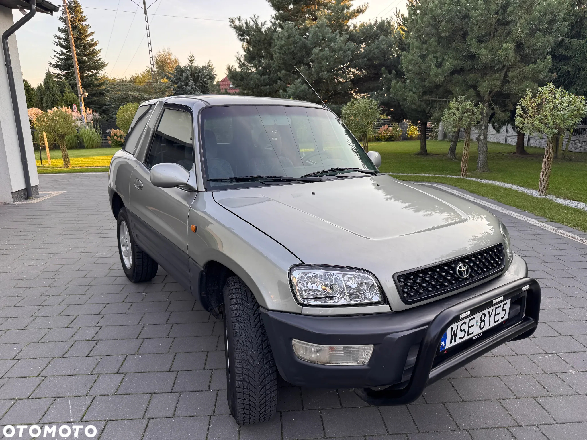 Toyota RAV4 2.0 - 12