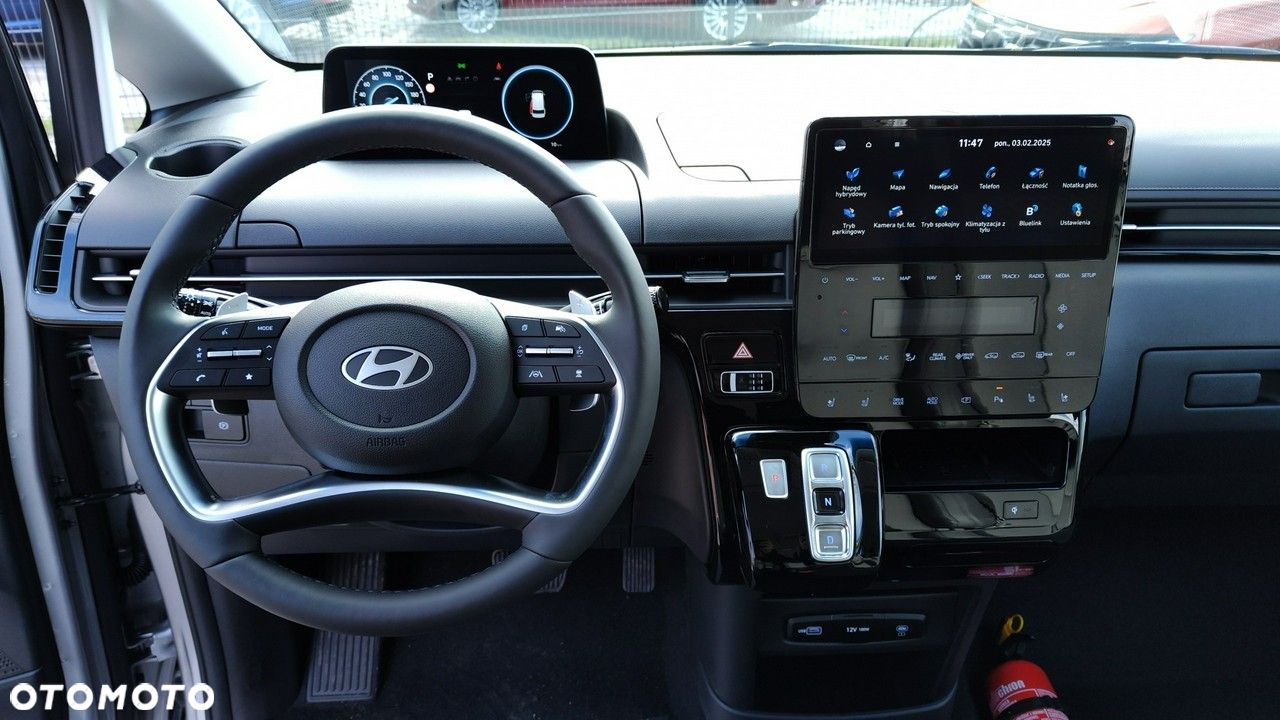 Hyundai Staria - 12