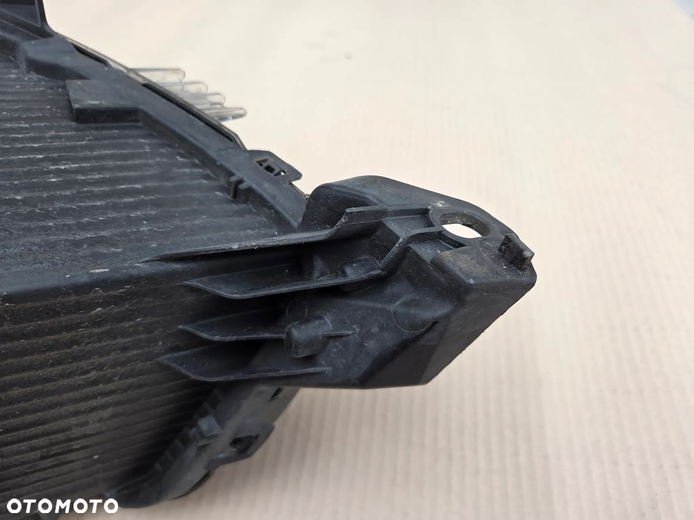 Lampa przednia prawa zwykła Peugeot 208 II  9823193880 - 11