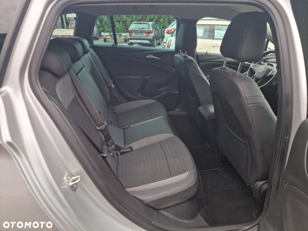 Opel Astra 1.5 D Start/Stop Automatik Design&Tech - 17