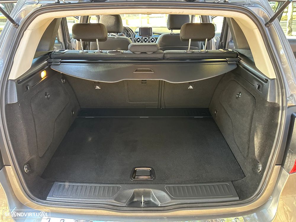 Mercedes-Benz B 180 - 25