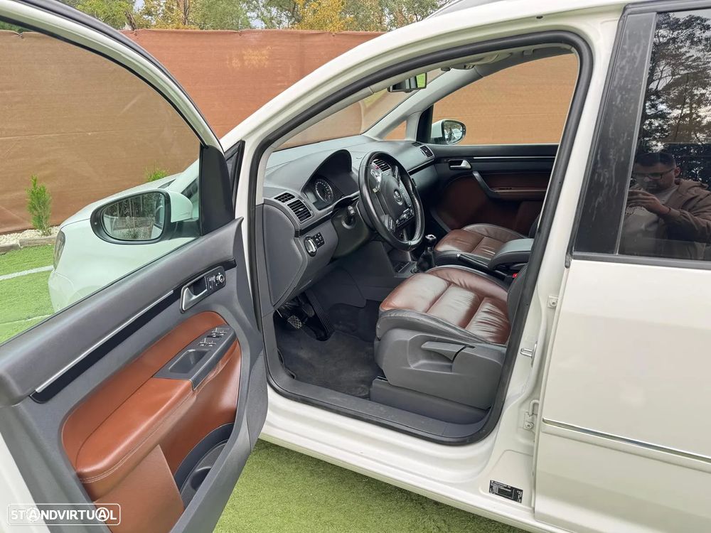 VW Touran 2.0 TDI Highline 7L - 6
