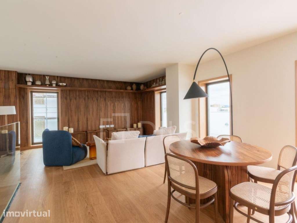 Apartamento T2 com jardim, garagem e arrumos, na Baixa do Porto - Grande imagem: 2/21