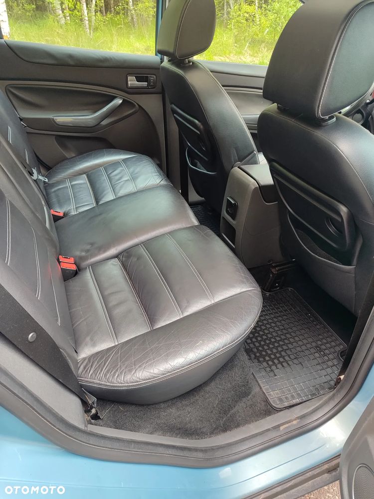 Ford Kuga - 10