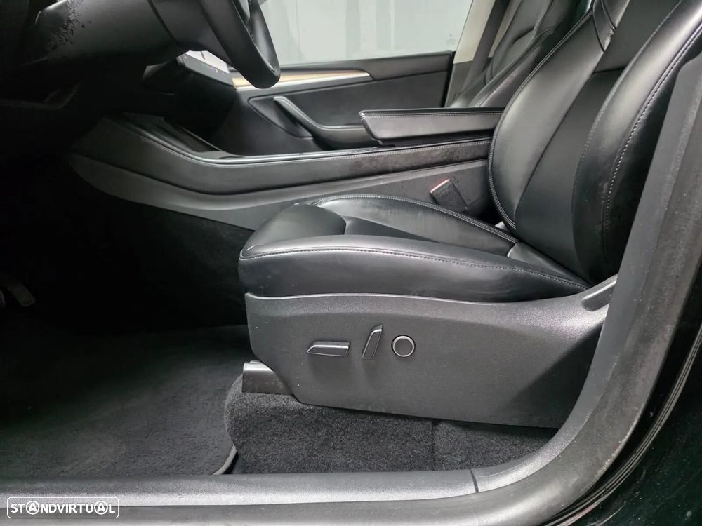 Tesla Model Y Long Range Dual Motor AWD - 11