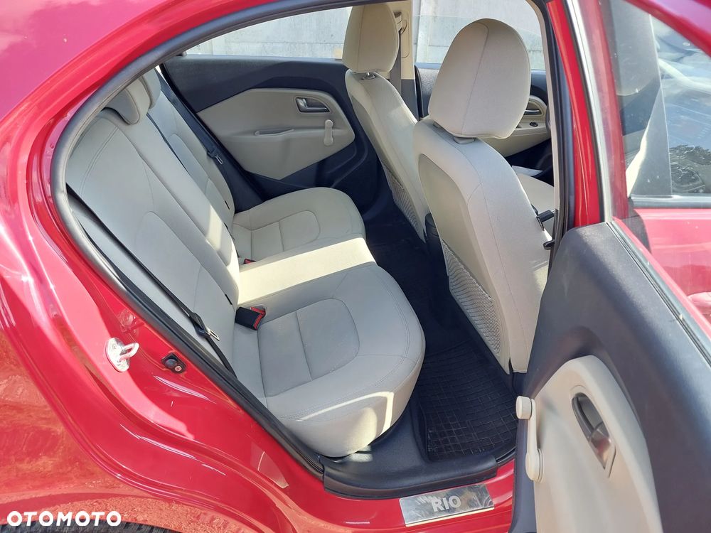 Kia Rio - 12