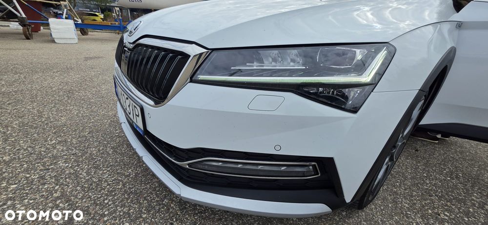 Skoda Superb 2.0 TDI SCR 4x4 Scout DSG - 21