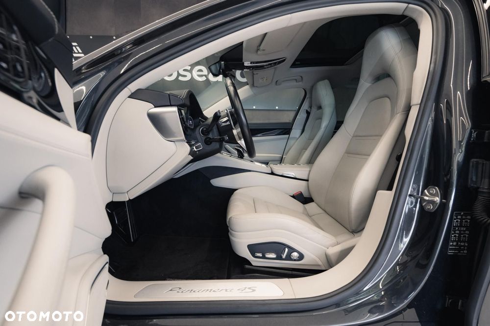Porsche Panamera 4S - 15