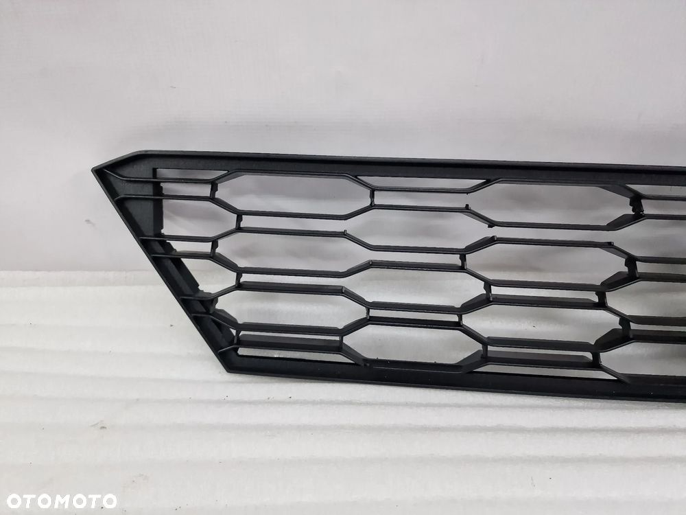 SEAT IBIZA 5 V 16- KRATKA ŚRODKOWA ZDERZAKA PRZEDNIEGO PRZÓD , NR 6F0853667 ,  NR AUKCJI KR341 - 2