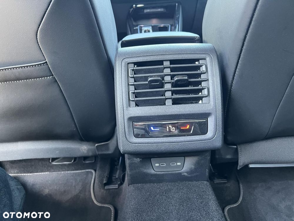 Volkswagen Golf 1.5 eTSI EVO R-Line DSG - 28