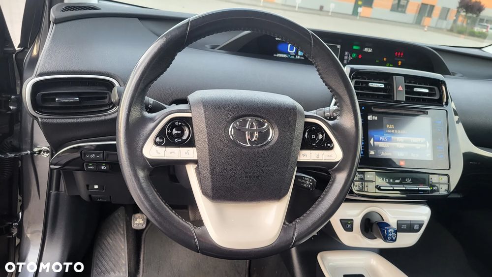 Toyota Prius Hybrid - 16