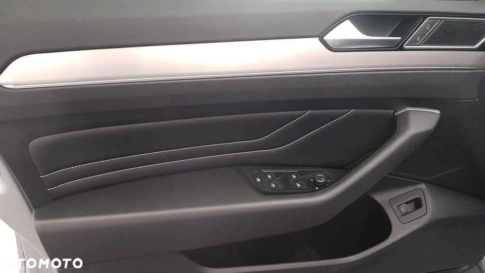 Volkswagen Passat - 20