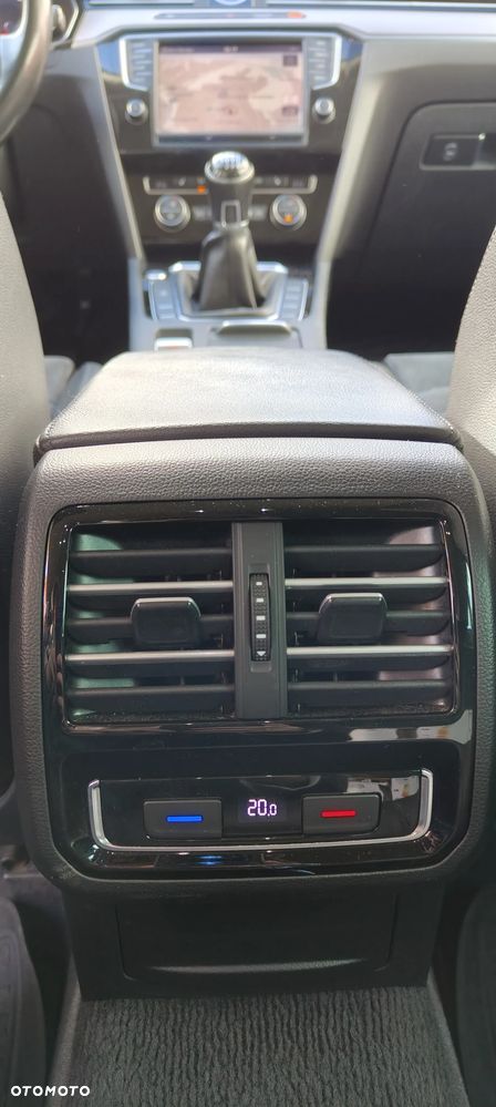 Volkswagen Passat - 14