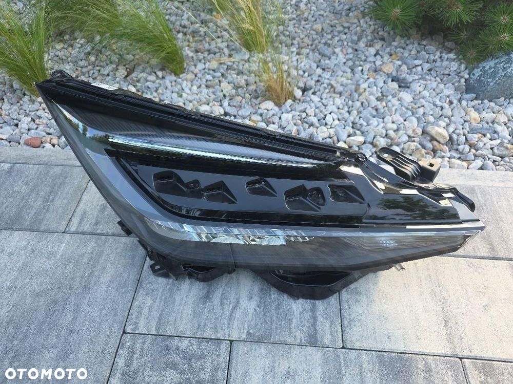 TOYOTA C-HR II 2 Lampa prawa przód Full Led Technology 81110-F4220-00 26R - 2