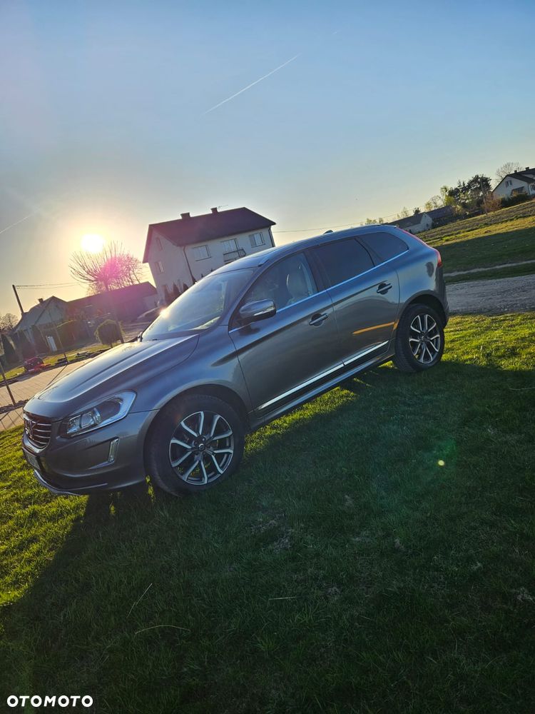 Volvo XC 60 T5 AWD Drive-E Momentum - 2