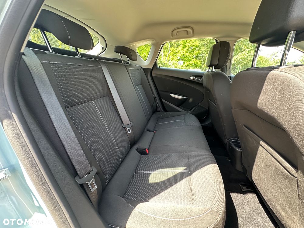 Opel Astra 1.6 Turbo Edition - 29