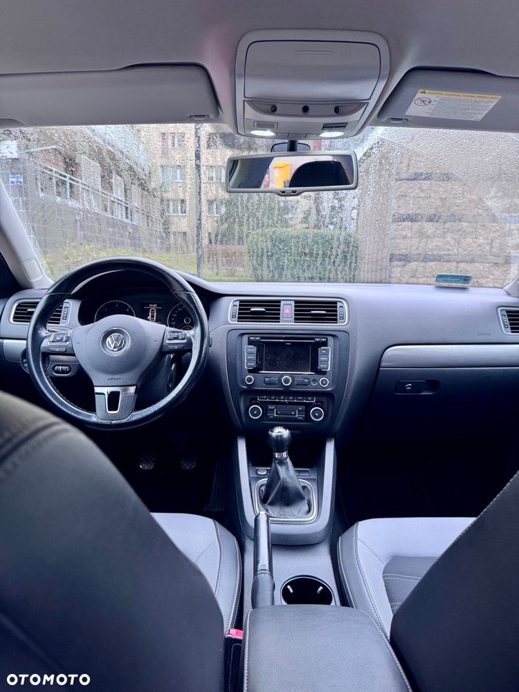 Volkswagen Jetta 1.6 TDI Highline Optimum - 10