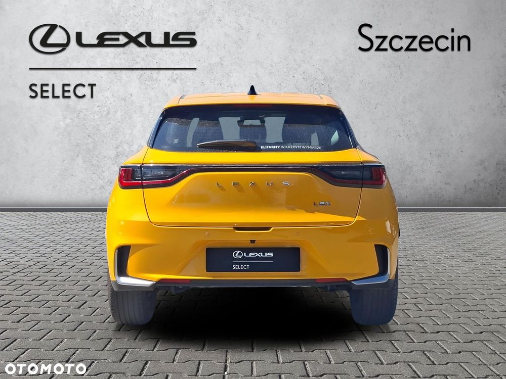 Lexus LBX - 4