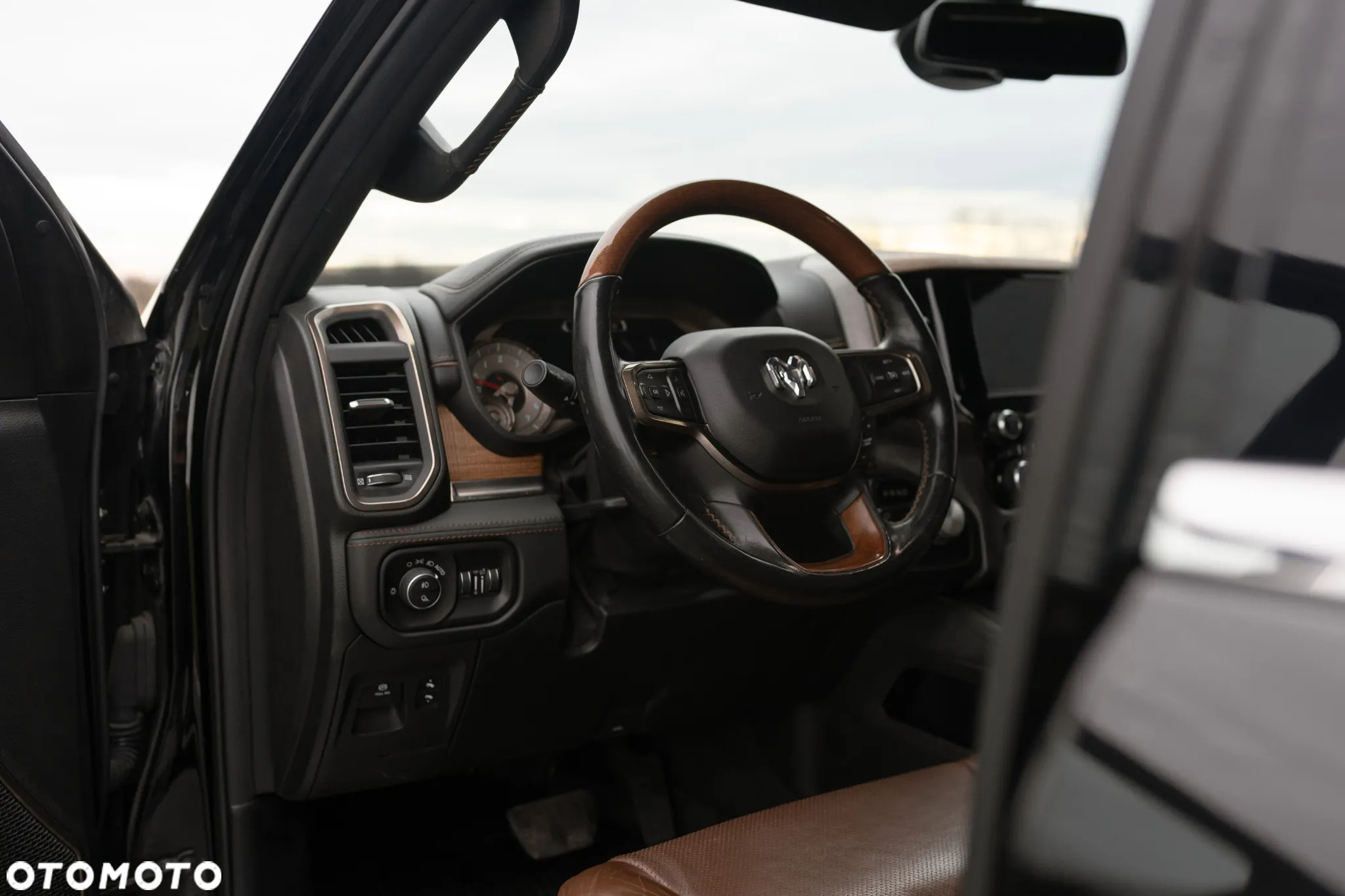 RAM 1500 5.7 Crew Cab Longbed Longhorn Chrome - 14