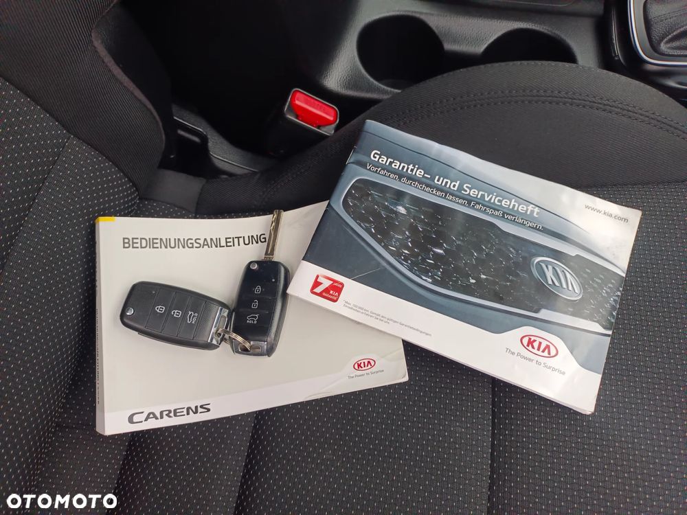 Kia Carens - 26