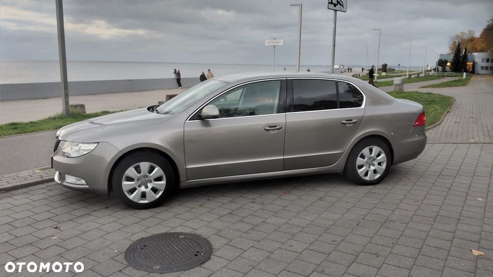 Skoda Superb 2011 photo 5