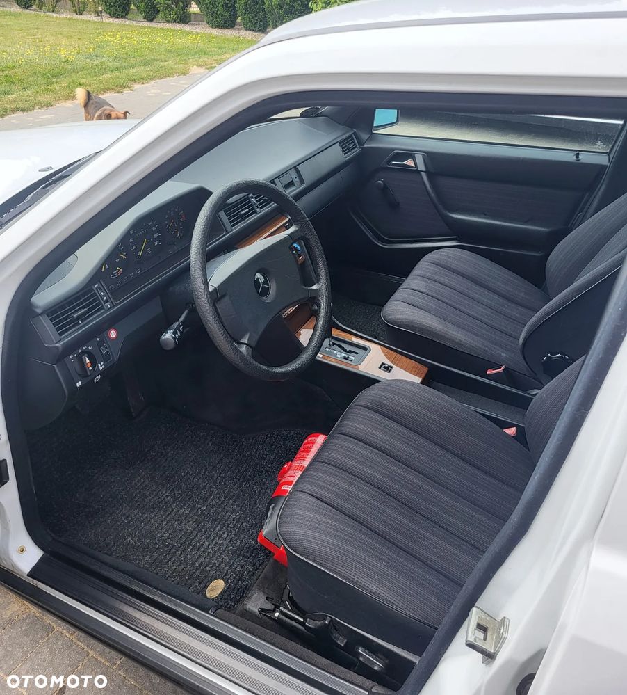 Mercedes-Benz W124 (1984-1993) - 13