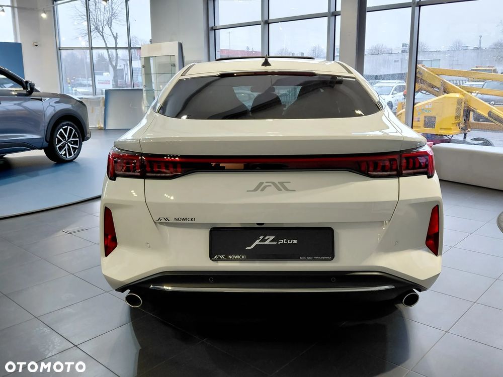 JAC J7 Plus CVT - 4