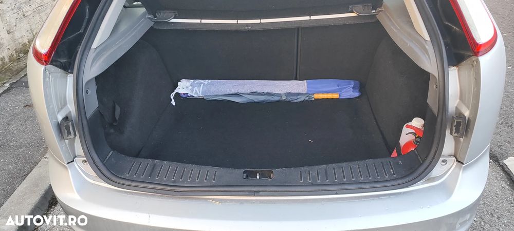 Ford Focus 1.6i Titanium - 8