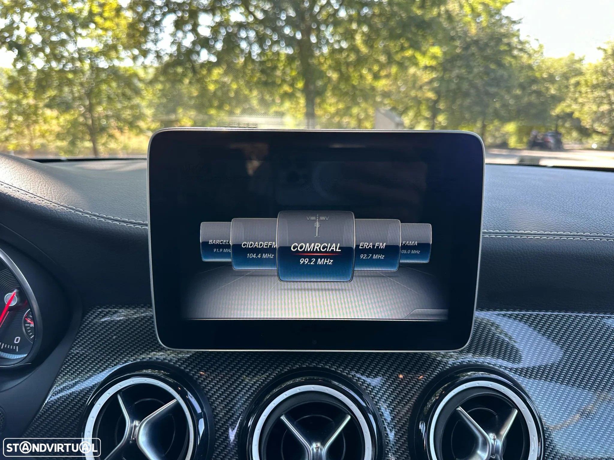 Mercedes-Benz GLA 200 7G-DCT AMG Line - 30