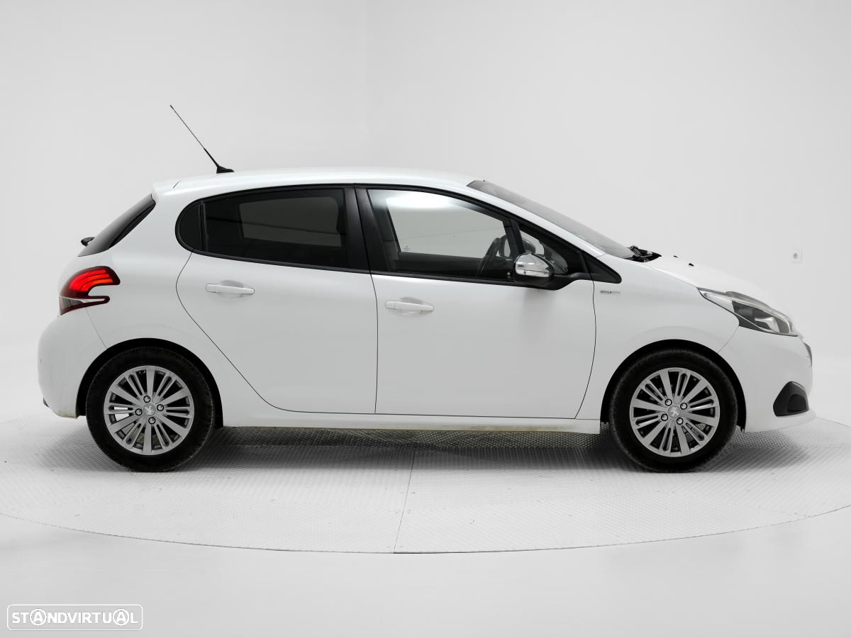 Peugeot 208 - 2