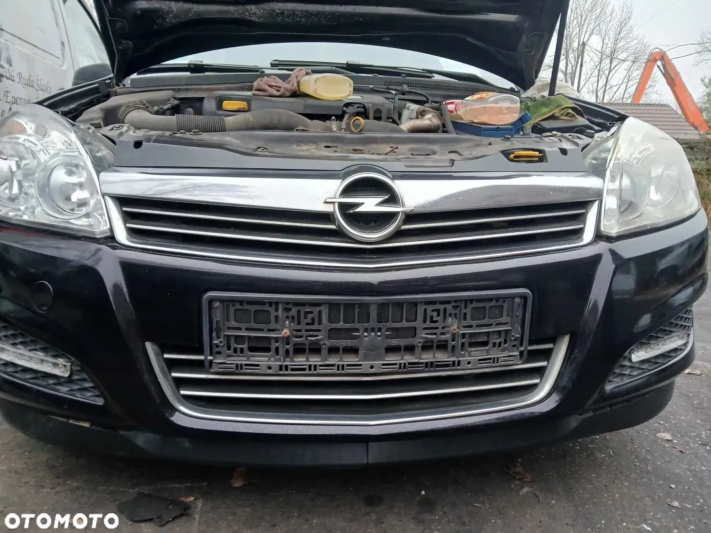 Opel Astra H III Zderzak przedni kod Z20R - 1