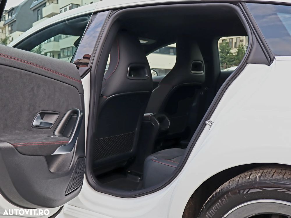 Mercedes-Benz CLA 180 Shooting Brake 7G-DCT AMG Line - 23