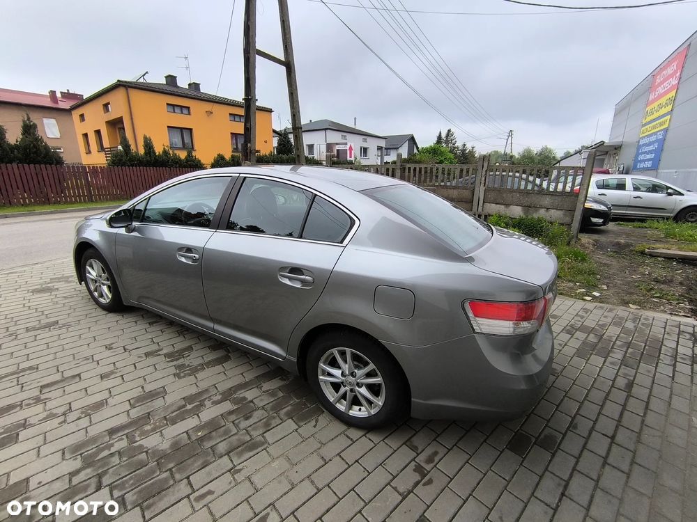 Toyota Avensis 1.6 - 2