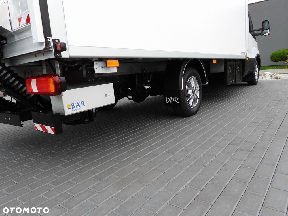 Iveco DAILY 35S18 KONTENER HI-MATIC WINDA 8 PALET TEMPOMAT NAWIGACJA LEDY PNEUMATYKA AUTOMAT HI-MATIC KLIMATYZACJA  180KM - 15