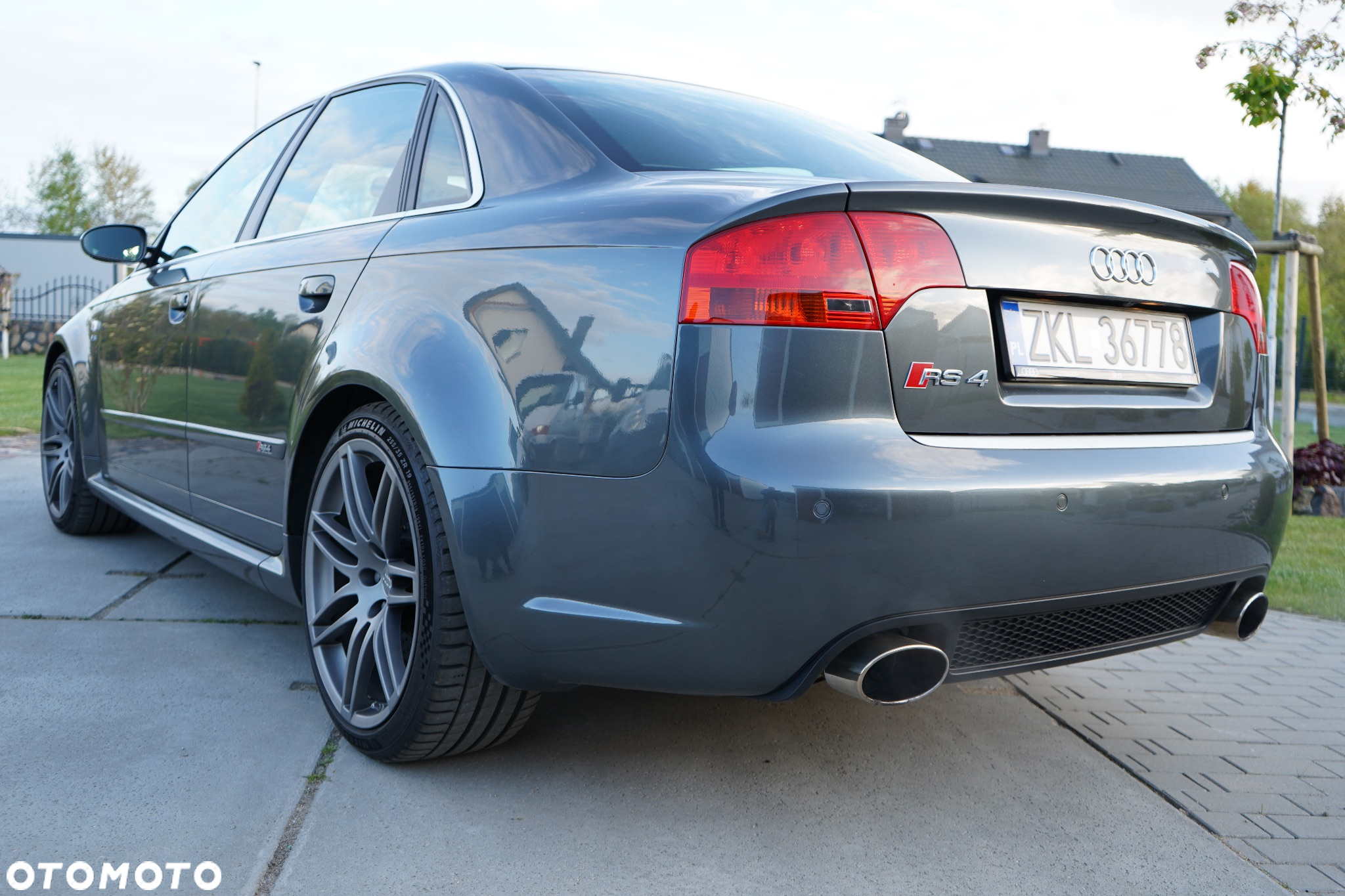 Audi RS4 Standard - 8
