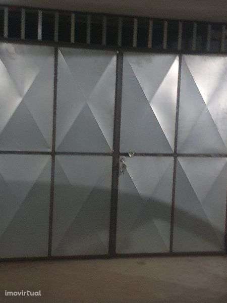 Garagem fechada na rua dos peões - Grande imagem: 2/5